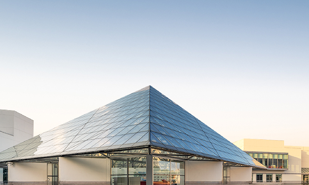 咖墨助力中欧国际工商学院官网改版圆满交付上线｜以数字美学诠释「中国深度・全球广度」